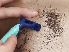 Flickan gillar foursome forplay med tennisracket och dildo