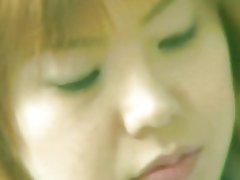 Japanska skolflicka får sin saftiga rosa fitta slickad då knullar